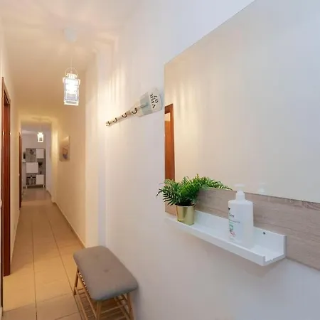 Daire Lovely Spacious In Tenerife San Isidro (Tenerife)
